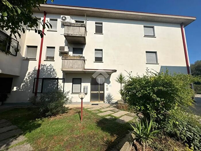 Appartamento trilocale in vendita in Via R Lombardi, Suzzara