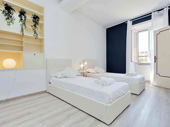 Appartamento trilocale in affitto in Via della Mercede, Spagna, Roma