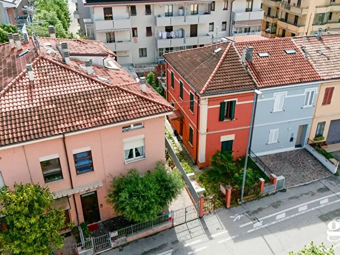 Casa con 5 locali in vendita in Via Andrea Costa, Pesaro
