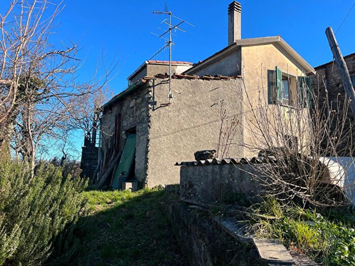 Appartamento trilocale in vendita in Maissana