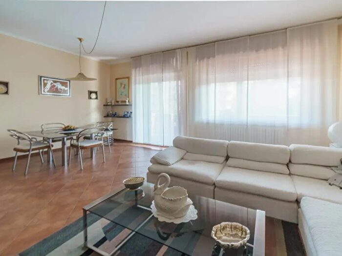 Appartamento quadrilocale in vendita in Via Milano, Cassano D'Adda