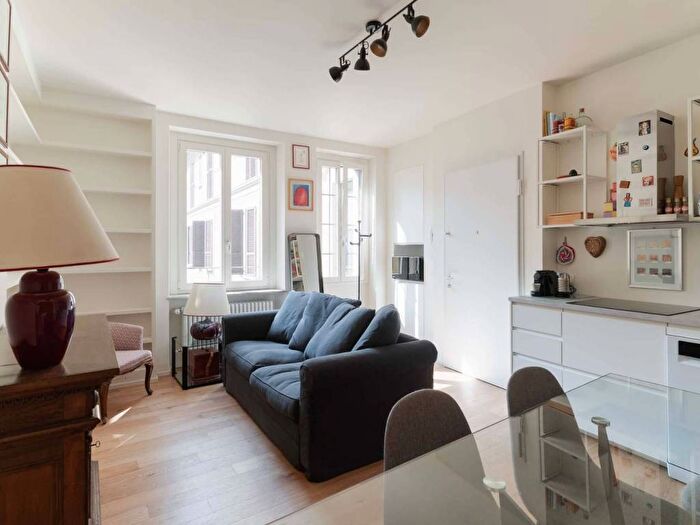 Appartamento trilocale in affitto in Via Rovello, Duomo, Milano