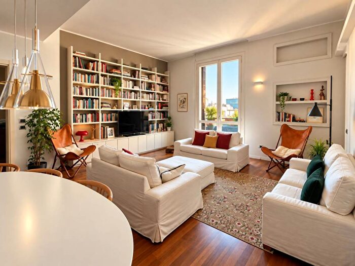 Appartamento quadrilocale in affitto in Via Cernaia, Turati, Milano