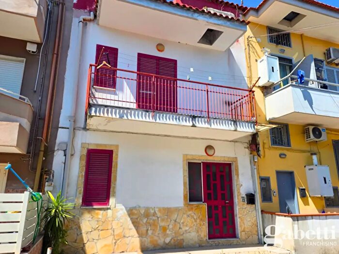 Casa quadrilocale in vendita in Via Nazionale delle Puglie, Pomigliano DArco
