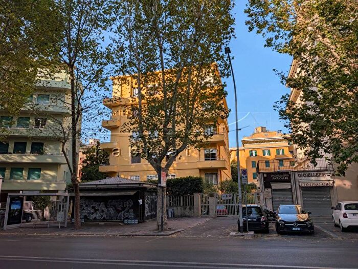 Appartamento quadrilocale in affitto in Viale Parioli, Parioli, Roma