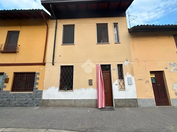 Appartamento bilocale in vendita in Via Cavour, Rosate