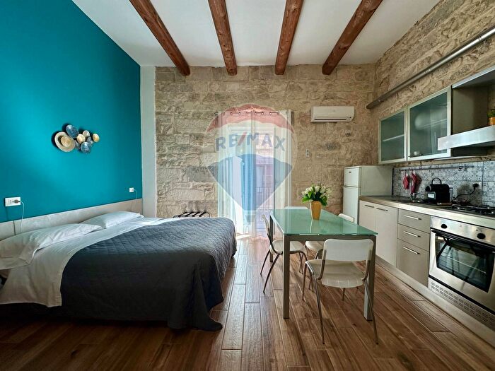 Casa con 10 locali in vendita in Via Giovanni Verga, Ragusa