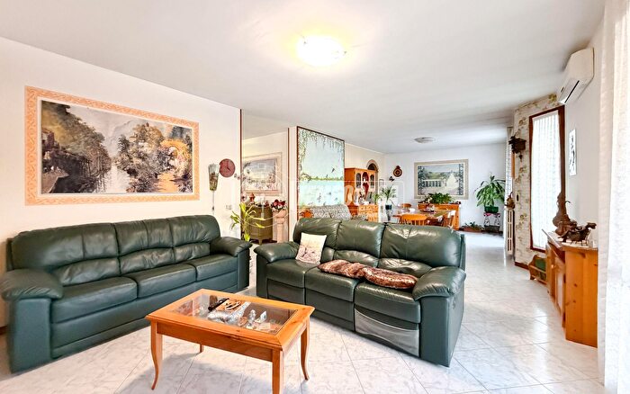 Casa con 5 locali in vendita in Via Alberone G, Montanaso Lombardo