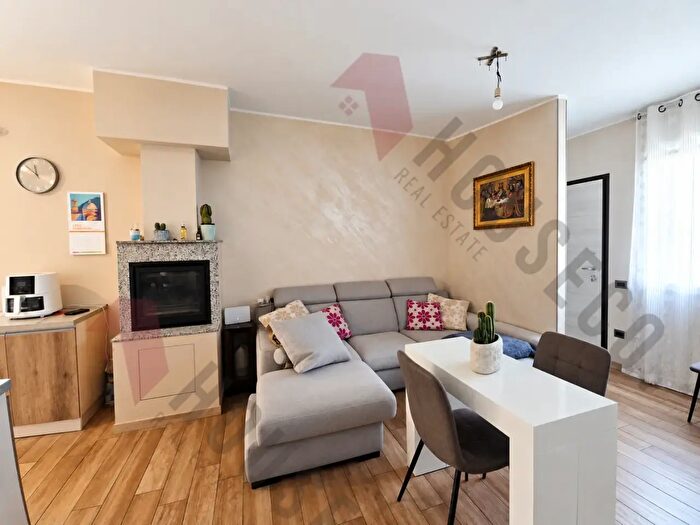Appartamento con 5 locali in vendita in Via l Manara, Quartu Sant'Elena