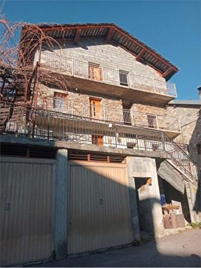 Casa con 5 locali in vendita in Frazione Abaz, Challand Saint Victor