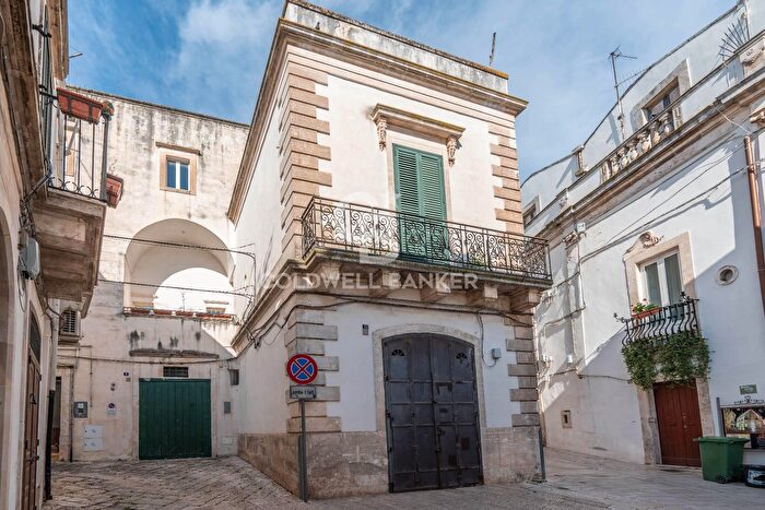 Casa con 12 locali in vendita in Via Machiavelli, Martina Franca