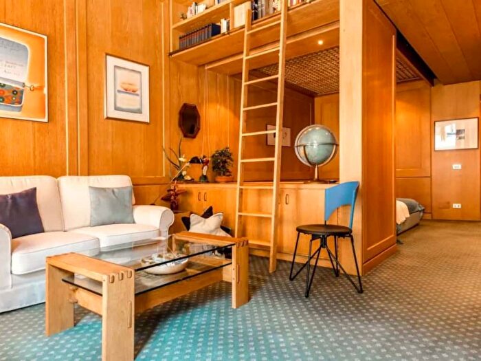 Appartamento bilocale in affitto in Via Madonnina, Brera, Milano