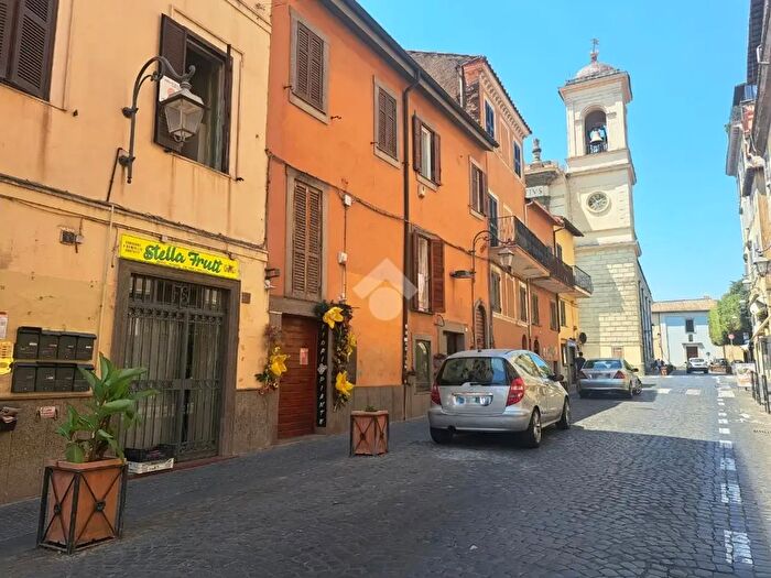 Casa bilocale in vendita in Via Alcide De Gasperi, Albano Laziale