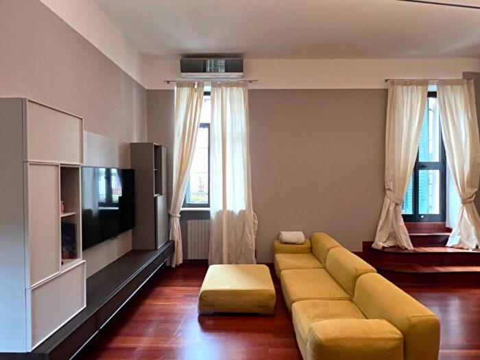 Appartamento quadrilocale in affitto in Via Antonio Cantore, Centro Storico, Verona