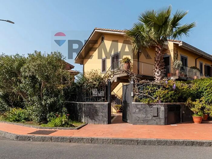 Casa con 6 locali in vendita in Via Giovanni Grasso, San Gregorio Di Catania