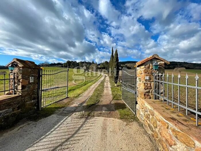 Appartamento con 9 locali in vendita in Frazione Montorsaio, Campagnatico