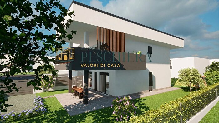 Appartamento quadrilocale in vendita in Via XI Aprile, Castelnuovo Del Garda