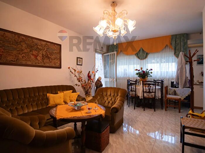 Casa con 5 locali in vendita in Paterno'