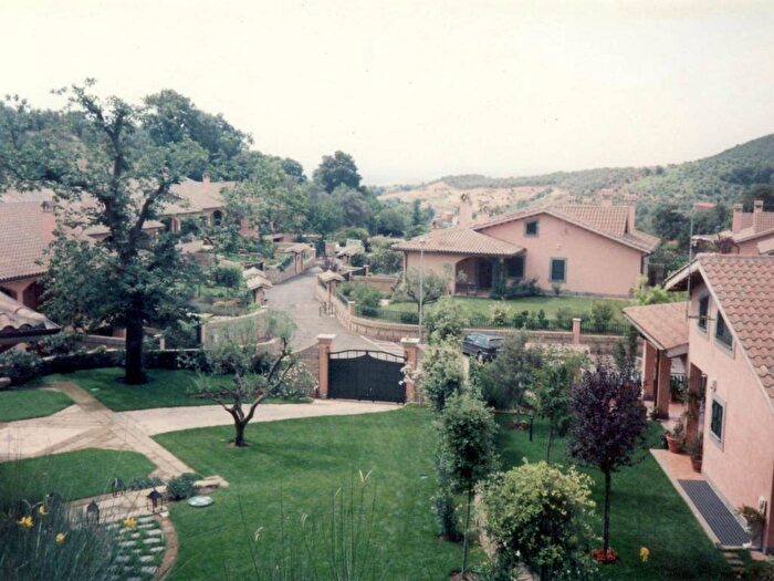 Casa con 6 locali in affitto in Largo Fontana Mancina, Centro, Sacrofano