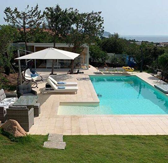 Casa quadrilocale in affitto in Via Cala Ginepro, Punta Molara, San Teodoro