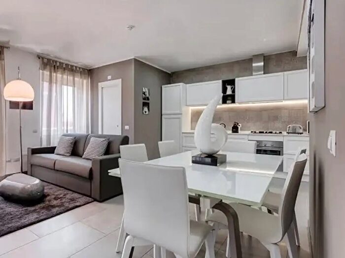Appartamento trilocale in vendita in Via Valentino Mazzola, Milano