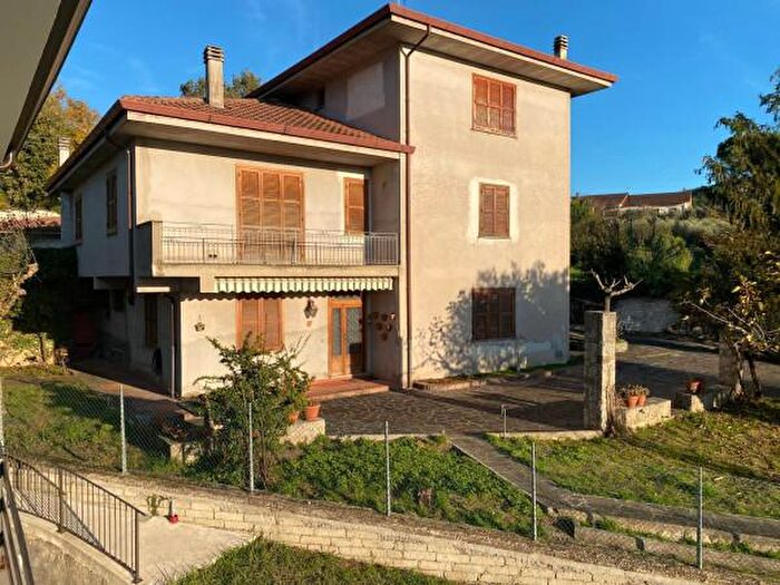 Casa con 6 locali in vendita in Via Salita dei Pini, Sora