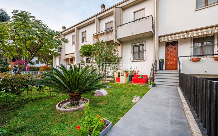 Casa quadrilocale in vendita in Via Fosse Ardeatine, Noceto