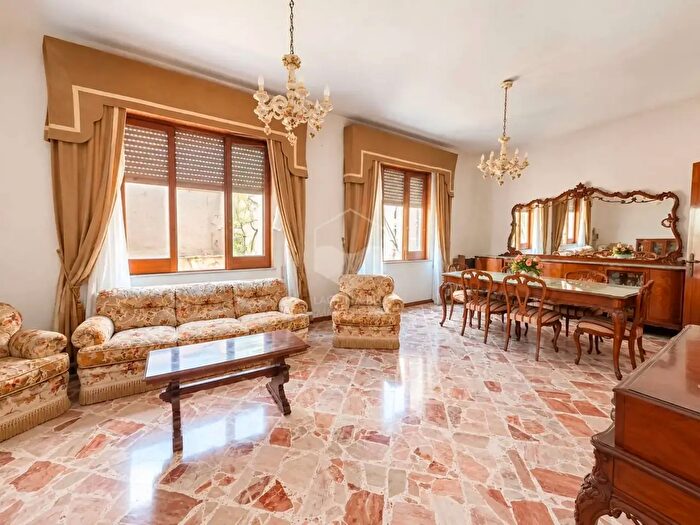 Appartamento con 5 locali in vendita in Via Castelvetrano, Mazara Del Vallo