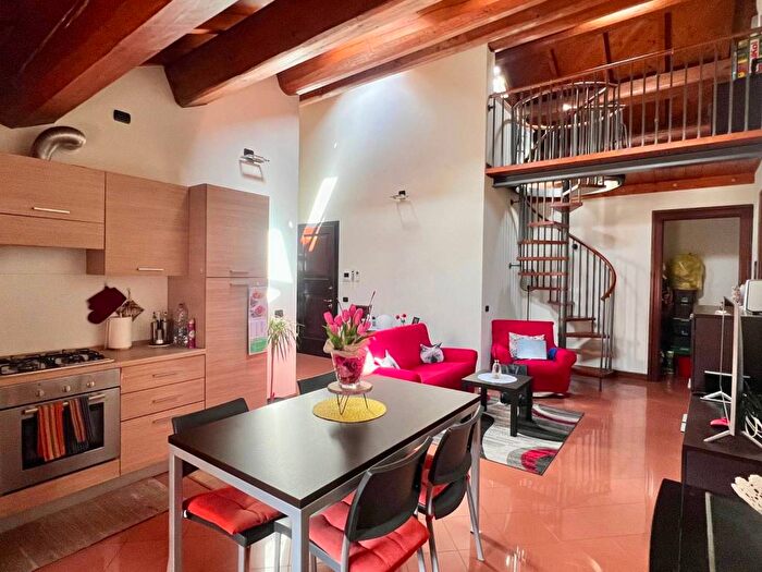 Appartamento trilocale in affitto in Via Sant'Agostino, Centro Storico, Modena