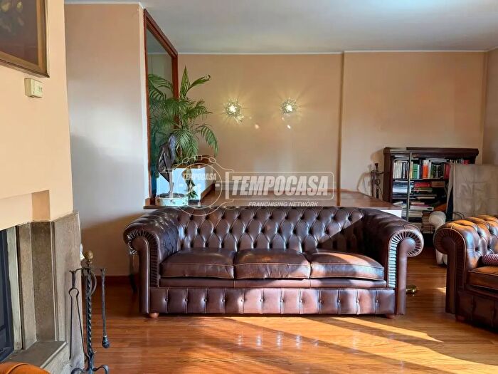 Casa con 8 locali in vendita in Via Pinamonte, Osnago