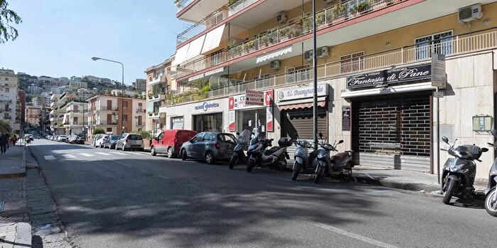 Appartamento con 5 locali in vendita in Via Michelangelo Schipa Napoli, Napoli