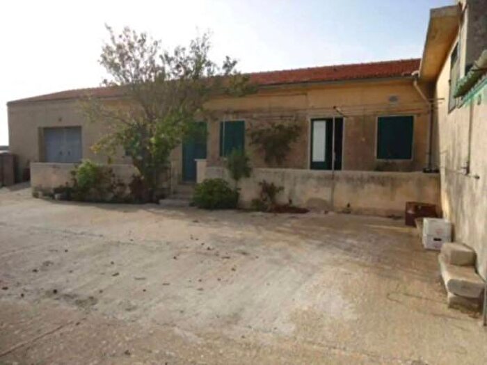 Casa quadrilocale in vendita in Contrada Bussello, Ragusa