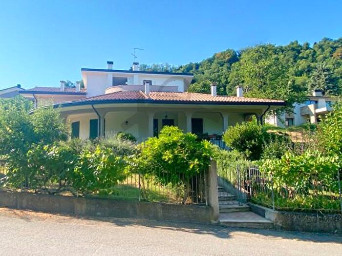 Casa con 5 locali in vendita in Via Filippo da Pietracuta, San Leo