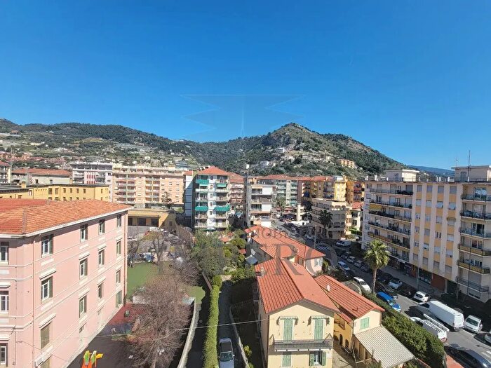 Appartamento con 6 locali in vendita in Via Vittorio Veneto, Ventimiglia