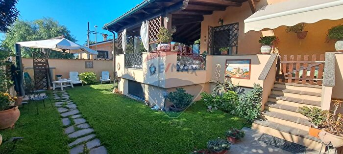 Casa con 5 locali in vendita in Via Merano, Roma