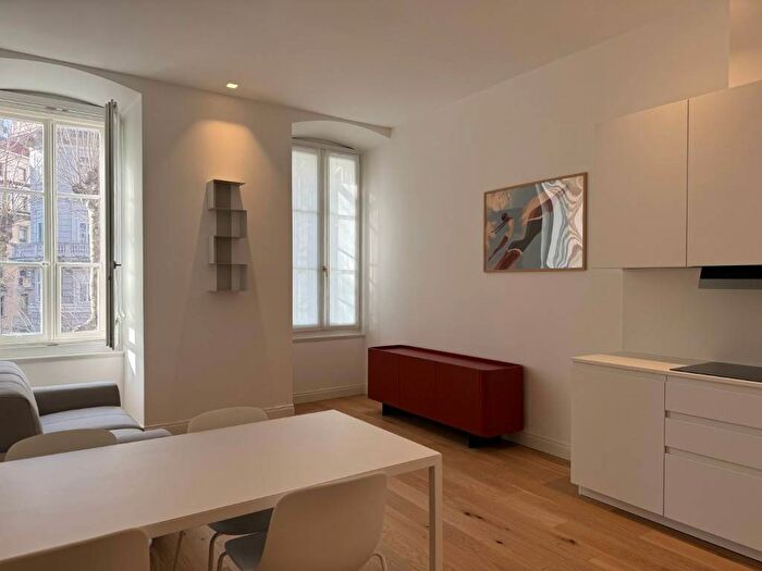 Appartamento trilocale in affitto in Via Giosuè Carducci, Borgo Teresiano, Trieste