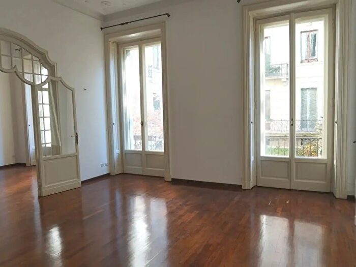 Appartamento con 7 locali in affitto in Via Mascheroni, Milano