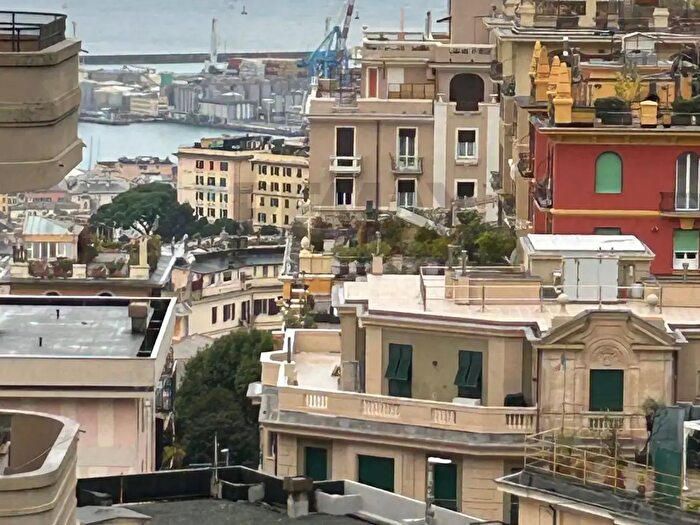 Appartamento con 6 locali in affitto in Via Federico Delpino, Genova