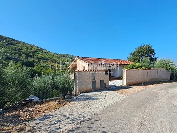 Casa quadrilocale in vendita in Via Velosca, Sonnino