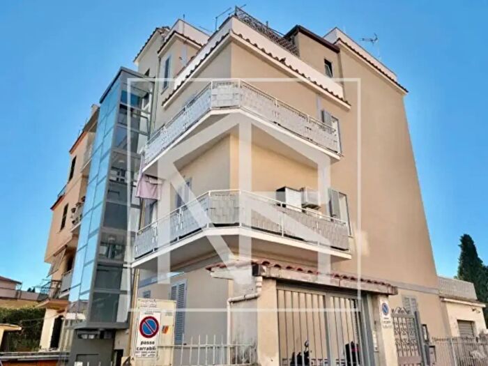 Appartamento bilocale in vendita in Via dei Glicini, Roma