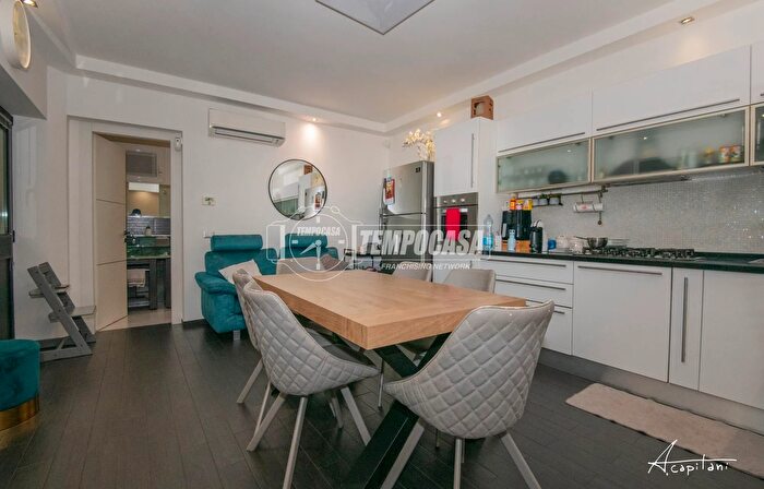 Appartamento trilocale in vendita in Via Ivaldo Aguzzoli, Modena