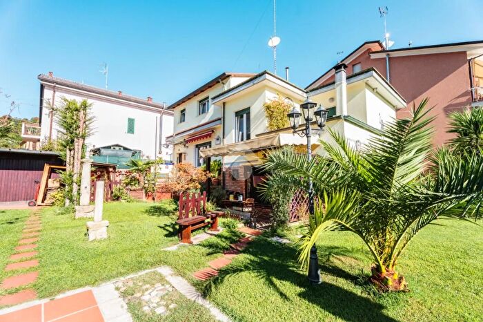 Casa con 5 locali in vendita in Via del Daino, Rimini