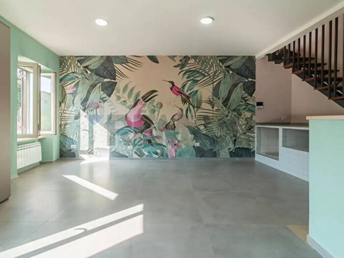 Appartamento trilocale in vendita in Via Marconi, Vallerano