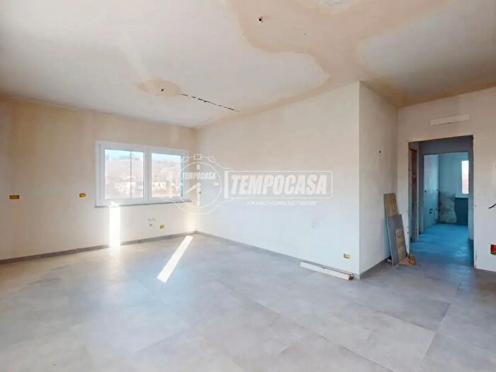 Appartamento trilocale in vendita in Via Santa Maria del Piano, Neive