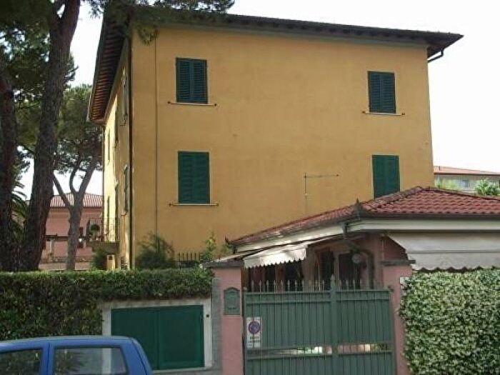 Appartamento con 6 locali in affitto in Forte Dei Marmi
