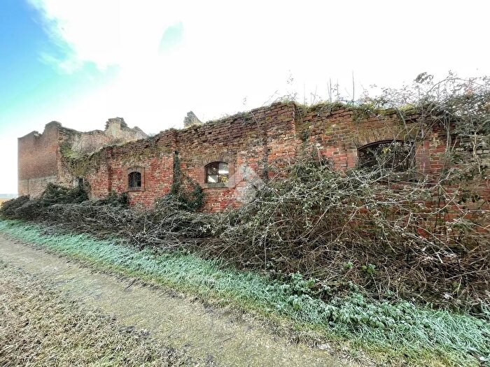 Casa con 6 locali in vendita in Via Enzo Mangiarotti, Cornale e Bastida