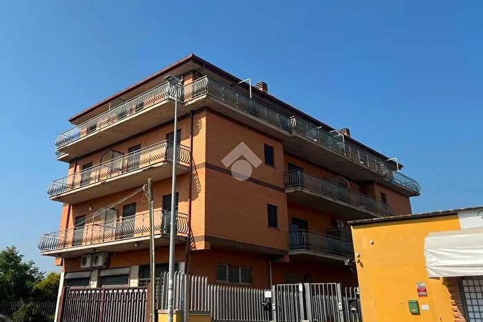 Appartamento trilocale in vendita in Via Borghesiana, Roma