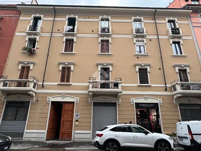 Appartamento trilocale in vendita in Via Matteo Maria Boiardo, Milano