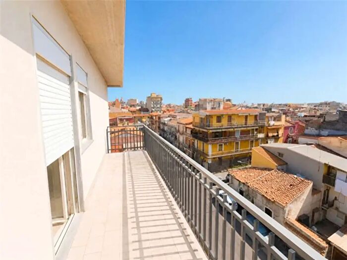 Appartamento con 5 locali in vendita in Via Tripoli, Catania