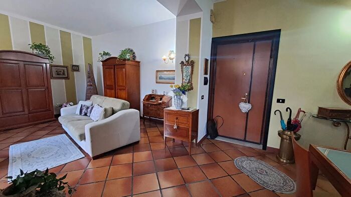 Appartamento quadrilocale in vendita in Via Raffaele Baldi, Cava De Tirreni